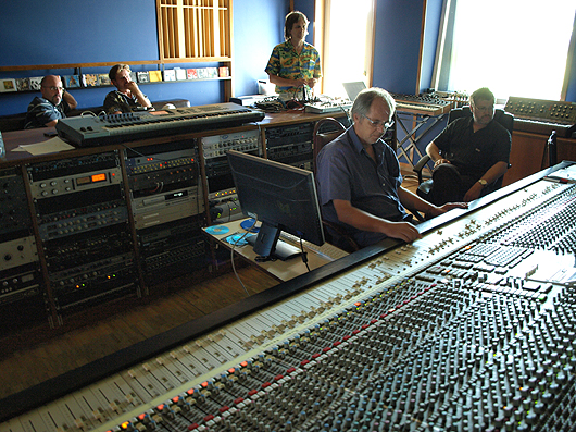 Charlie Morris Band contemplating at Relief Studio, CH
