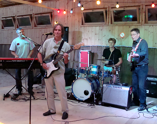 Charlie Morris Band on stage at Bonny B's Wedding. Photo by Dadou.