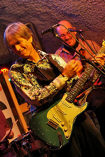 Charlie and Dave at the Blues Club Buehler. Photo by Werner Gmnder.