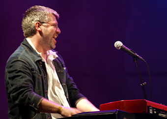 Markus on stage at the Fribourg Jazz Parade. Photo by Yves Husermann.