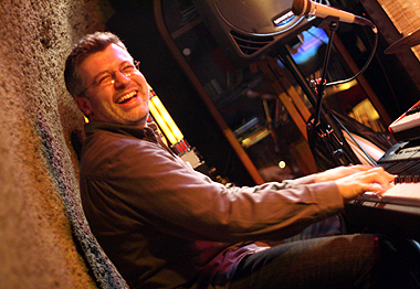 Markus on stage at Buehler. Photo by Werner Gmuender.