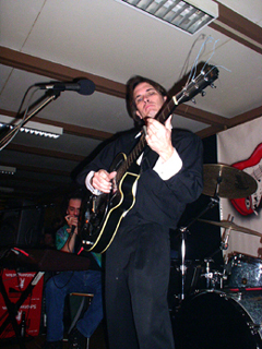 Charlie plays slide for the Blues Crew, Oberschan CH